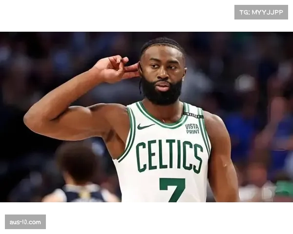 布朗30+10率绿军稳居东部第二 伤缺情况下展现领袖担当 布朗30+10率绿军稳居东部第二 伤缺情况下展现领袖担当